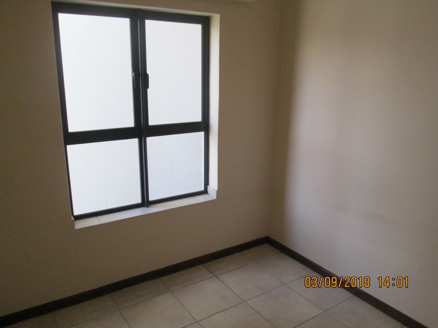 To Let 2 Bedroom Property for Rent in Buh Rein Estate Western Cape